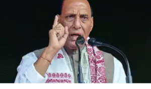 ராணுவ நிகழ்ச்சியில் பேசும் ராஜ்நாத் சிங் மற்றும் கடலில் செல்லும் இந்திய எண்ணெய் கப்பல்களுக்கு பாதுகாப்பு வழங்கும் கடற்படை காட்சி