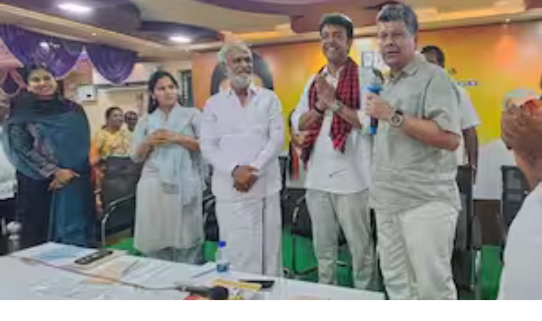 வில்லிவாக்கம் தேர்தல் பிரசார கூட்டத்தில் பேசும் சபரீசன் மற்றும் தி.மு.க ஆதரவாளர்கள்