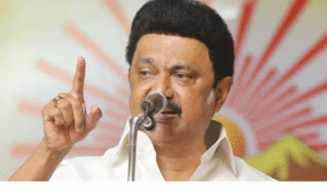 சட்ட திருத்தம் குறித்து அறிக்கை வெளியிடும் முதல்வர் ஸ்டாலின் மற்றும் மத்திய அரசுக்கு எதிர்ப்பு தெரிவிக்கும் காட்சி