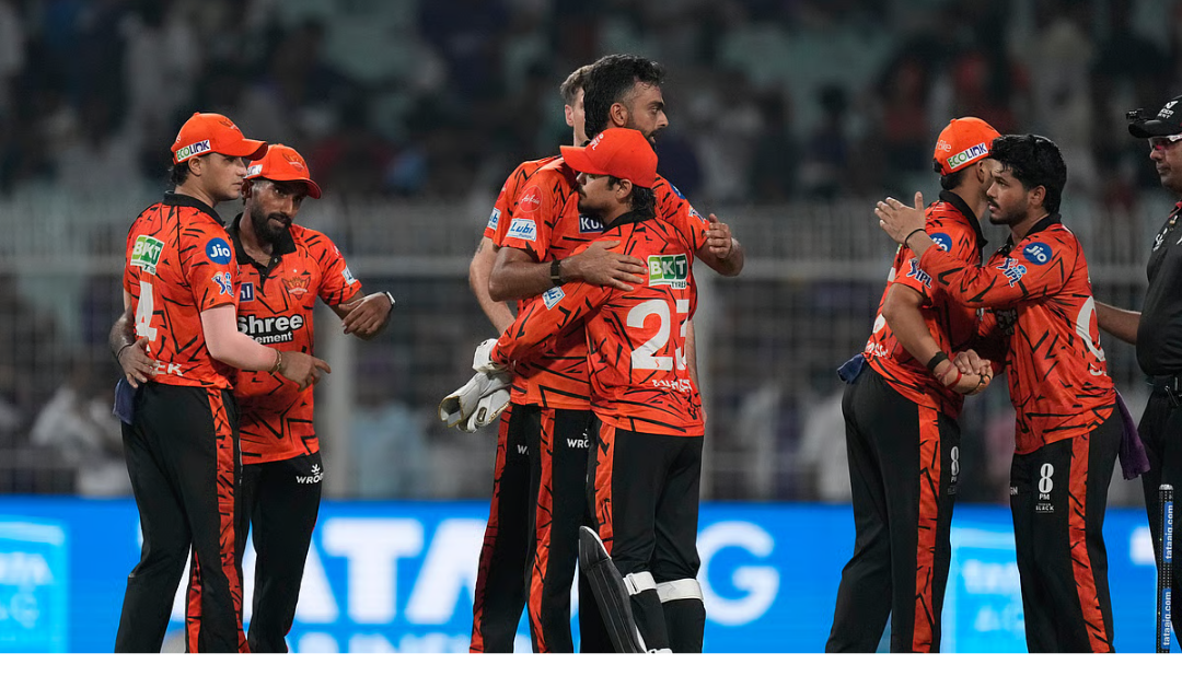 சன்ரைசர்ஸ் ஹைதராபாத் மற்றும் கேகேஆர் போட்டியில் விளையாடும் வீரர்கள் மற்றும் வெற்றியை கொண்டாடும் காட்சி