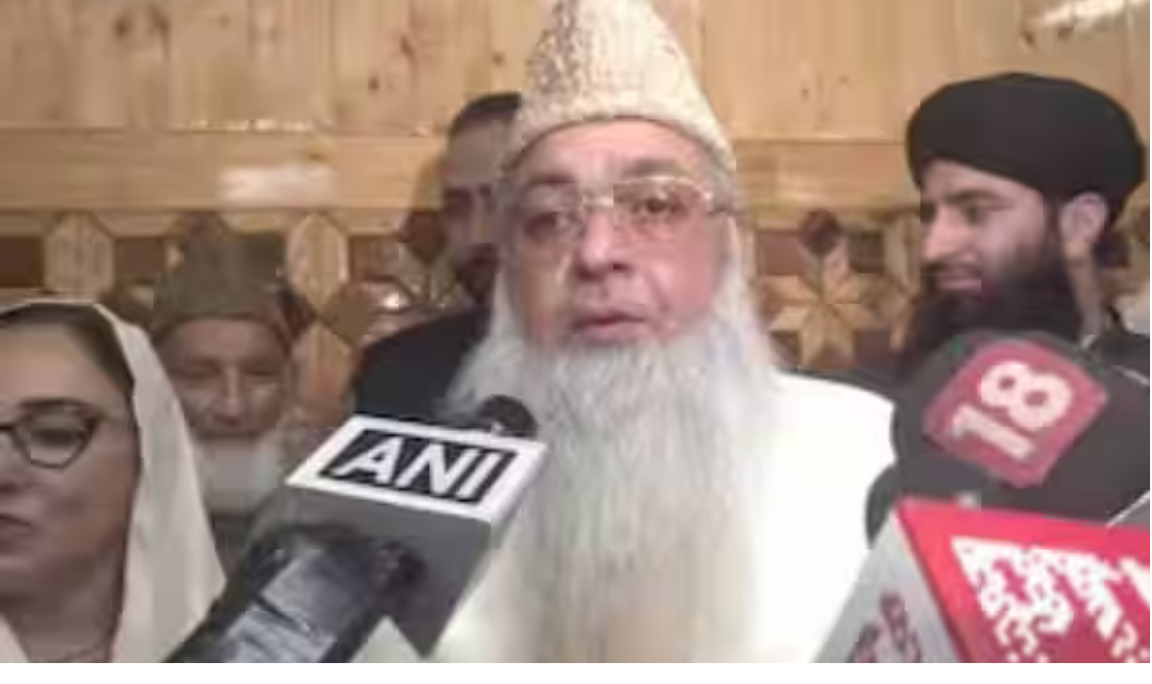 ஸ்ரீநகரில் PoK குறித்து கருத்து தெரிவிக்கும் தலைமை இமாம் உமர் அகமது இல்யாசி