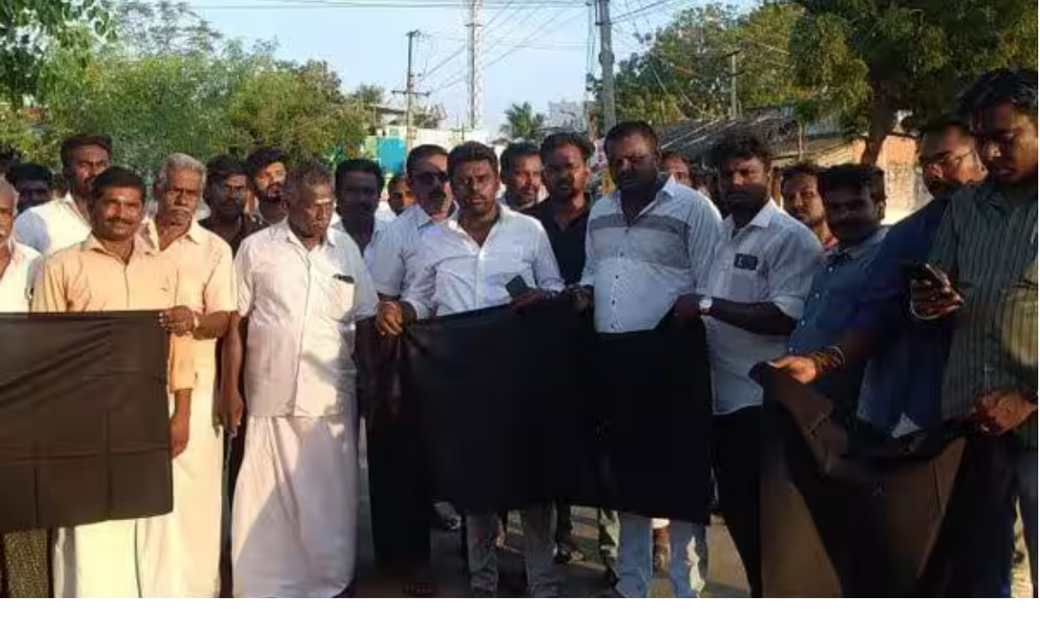 தூத்துக்குடி கிராமங்களில் வீடுகளில் கருப்புக்கொடி ஏற்றி போராட்டம் நடத்தும் மக்கள்