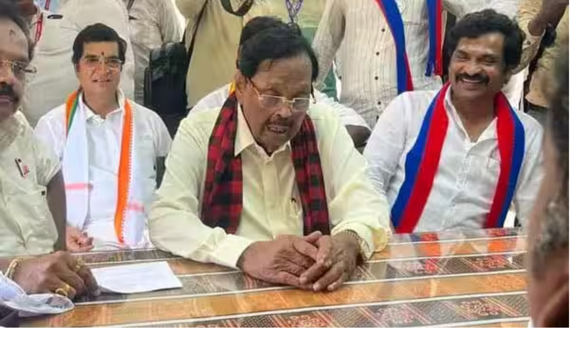 காட்பாடியில் வேட்புமனு தாக்கல் செய்யும் துரைமுருகன்