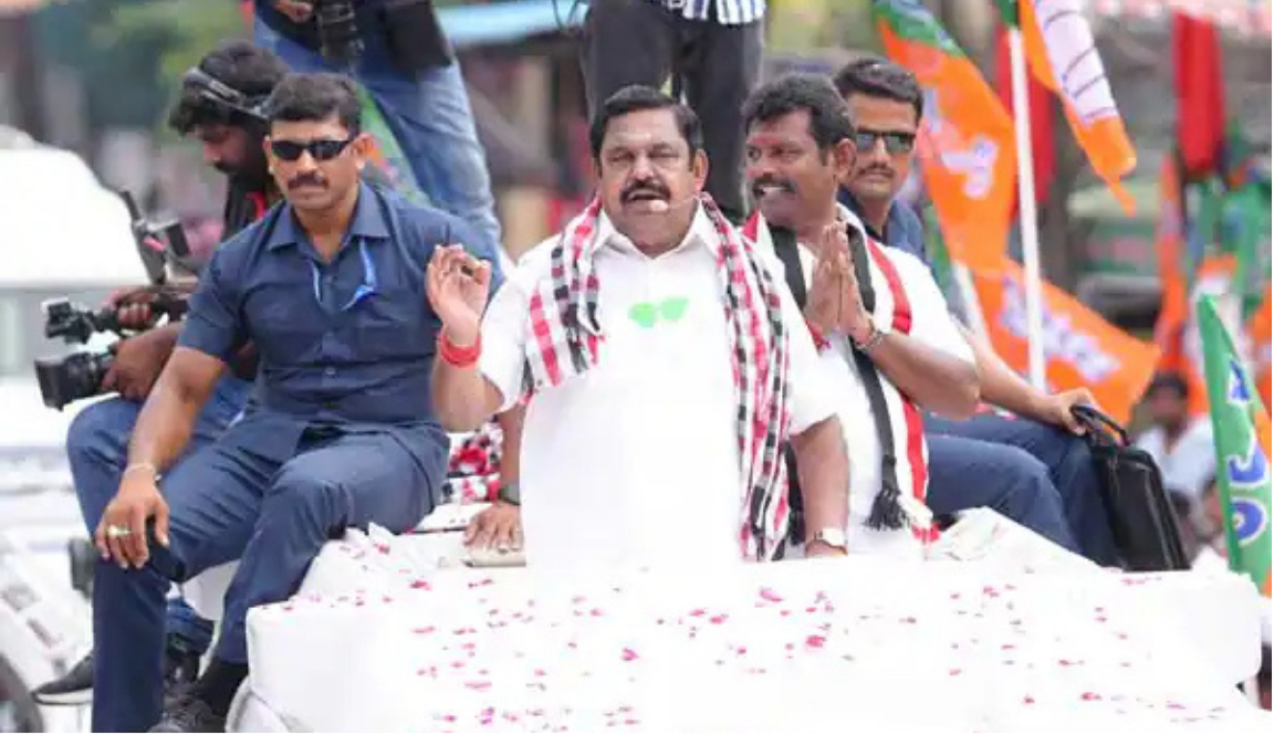 சென்னையில் பிரசார கூட்டத்தில் பேசும் இபிஎஸ்