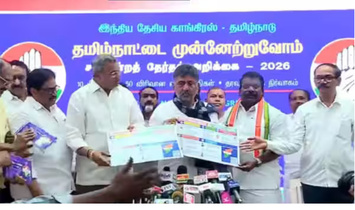 தமிழக தேர்தல் அறிக்கையை வெளியிடும் டி.கே. சிவக்குமார் மற்றும் காங்கிரஸ் தலைவர்கள் நிகழ்ச்சி காட்சி