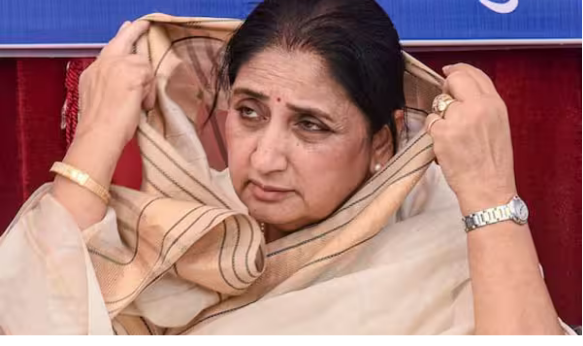 பாரமதி இடைத்தேர்தலில் போட்டியின்றி தேர்வு செய்யப்பட்ட சுனேத்ரா பவார்