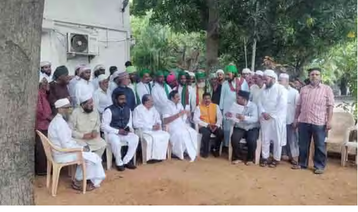 அதிமுக தலைவரை சந்திக்கும் முஸ்லிம் அமைப்பினர் கூட்டம்