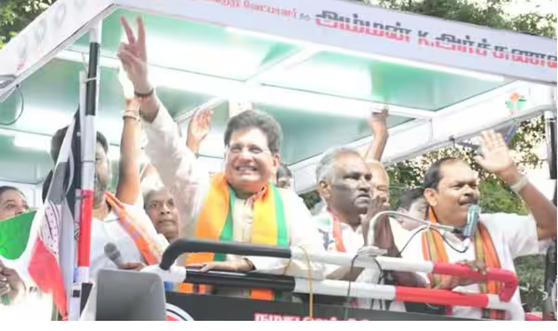 கோவையில் ரோடு ஷோவில் பங்கேற்று உரையாற்றும் பீயூஷ் கோயல்