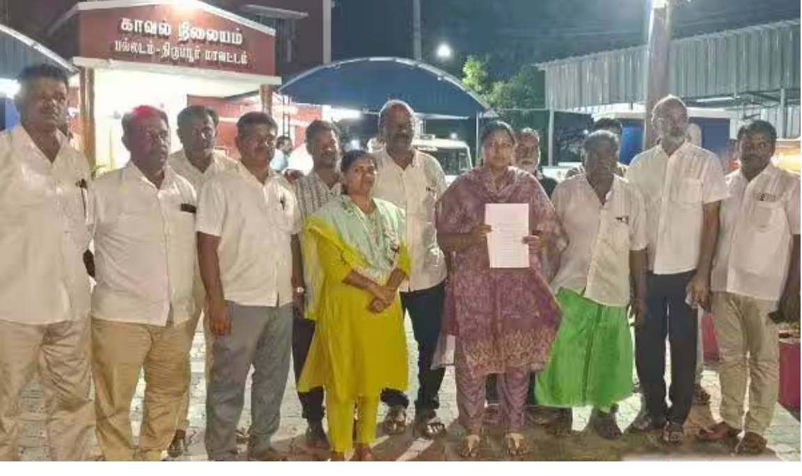 பல்லடத்தில் தேர்தல் பிரசாரத்தில் பேசும் தி.மு.க. முன்னாள் எம்.பி. முகமது அப்துல்லா