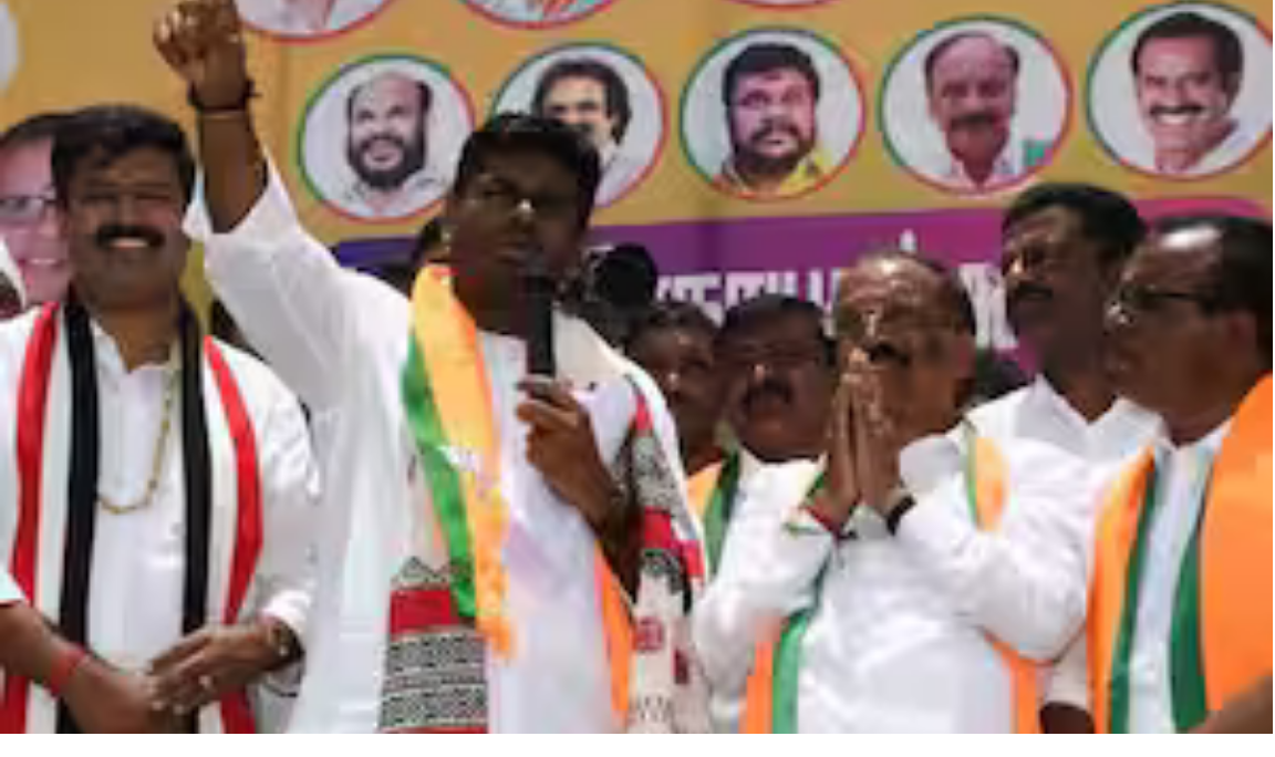 ஊட்டியில் தேர்தல் பிரசார கூட்டத்தில் பேசும் அண்ணாமலை