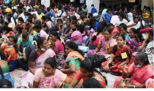 பகுதிநேர ஆசிரியர்கள் கூட்டத்தில் கருத்து தெரிவிக்கும் சங்க நிர்வாகி