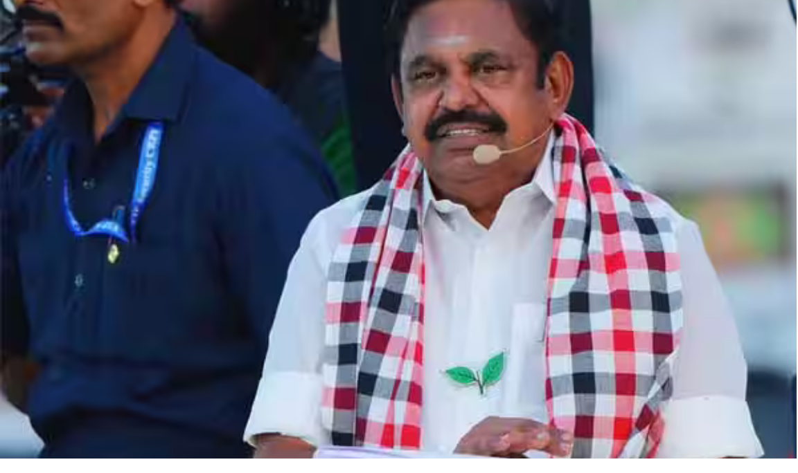 திருவள்ளூரில் தேர்தல் பிரசார கூட்டத்தில் உரையாற்றும் இபிஎஸ்