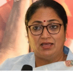 டில்லி முதல்வர் ரேகா குப்தா ஸ்டாலின் குறித்து விமர்சனம் செய்து பேசும் காட்சி