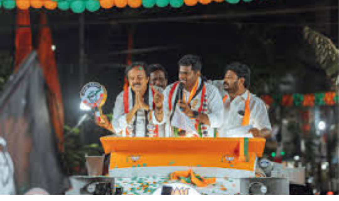 திருச்சியில் பிரசாரம் செய்யும் அண்ணாமலை மற்றும் அவரது அரசியல் பேச்சு காட்சி