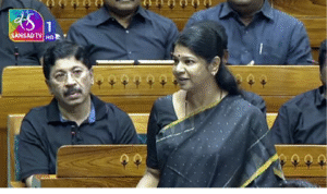 லோக்சபாவில் கனிமொழி மசோதா குறித்து உரையாற்றும் காட்சி