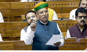 மகளிர் இடஒதுக்கீடு மசோதா குறித்து மக்களவையில் பேசும் மத்திய சட்டத்துறை மந்திரி அர்ஜுன் மேக்வால்