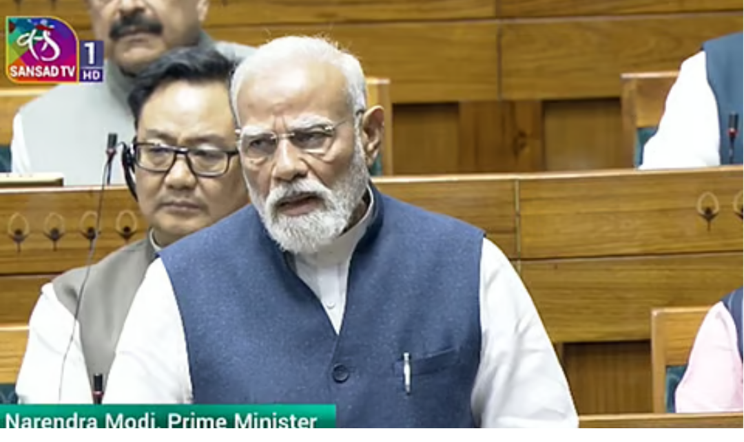 நாடாளுமன்றத்தில் மகளிர் இடஒதுக்கீடு மசோதா குறித்து பேசும் பிரதமர் நரேந்திர மோடி