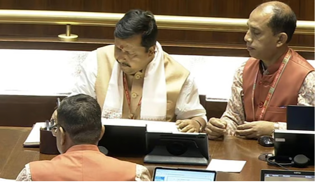 மாநிலங்களவை பதவியேற்பு நிகழ்வில் பங்கேற்கும் புதிய எம்.பி.க்கள் மற்றும் சி.பி. ராதாகிருஷ்ணன்