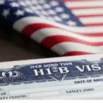 H-1B விசா செயல்முறை, அமெரிக்க கொடி மற்றும் ஐ.டி. பணியாளர்கள் காட்சி