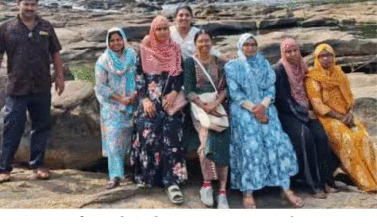 வால்பாறை மலைப்பாதையில் விபத்துக்குள்ளான சுற்றுலா வாகனம் மற்றும் மீட்பு பணிகள்