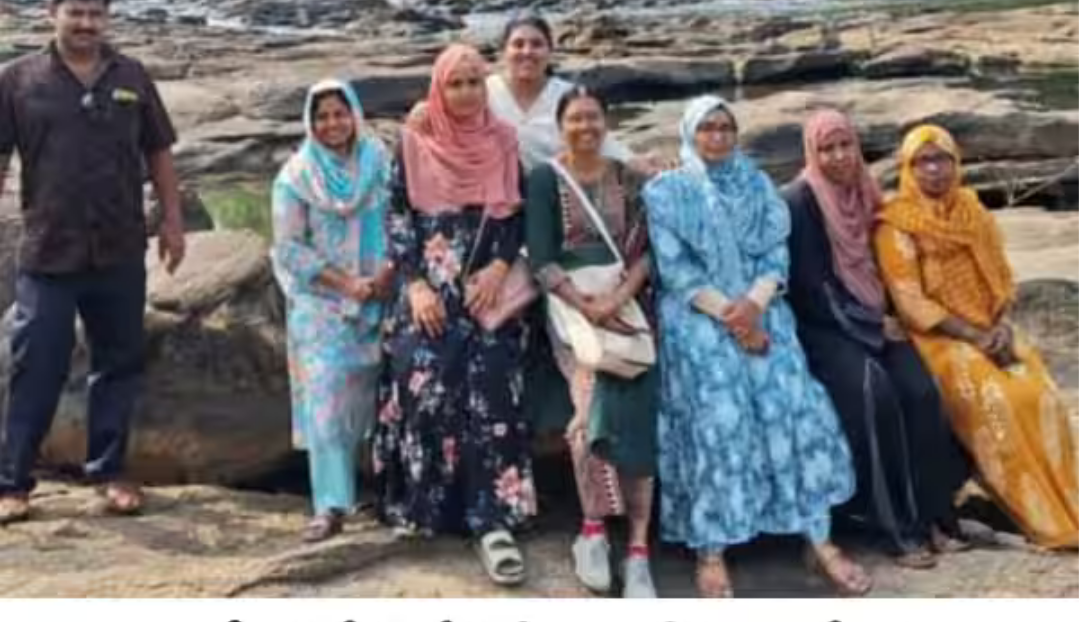 வால்பாறை மலைப்பாதையில் விபத்துக்குள்ளான சுற்றுலா வாகனம் மற்றும் மீட்பு பணிகள்