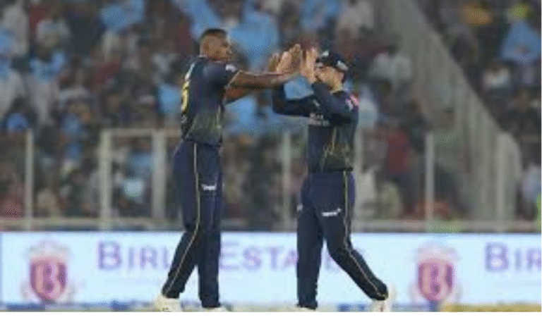 குஜராத் டைட்டன்ஸ் வீரர்கள் வெற்றியை கொண்டாடும் காட்சி