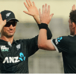 நியூசிலாந்து வீரர்கள் விக்கெட் கொண்டாடும் காட்சி