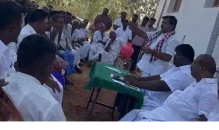 வாக்காளர்களுக்கு பணம் வழங்க வேண்டும் என பேசும் முன்னாள் எம்பி வீடியோ வைரலாகும் காட்சி