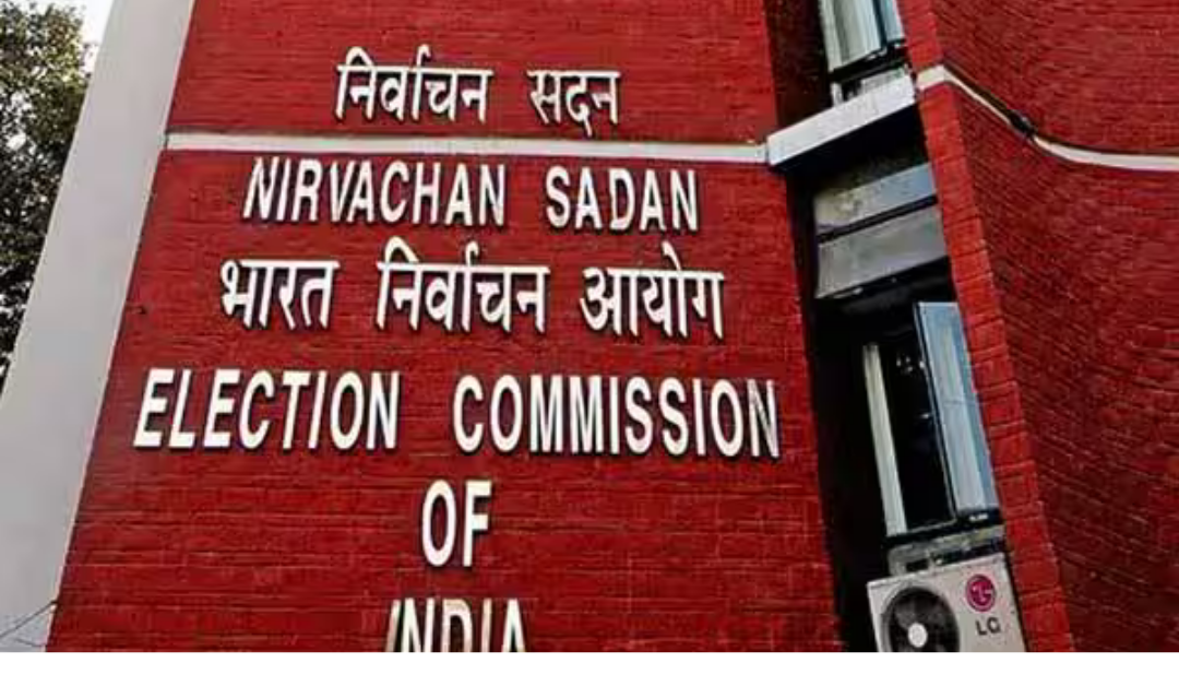 சமூக ஊடகங்களில் பரவும் தகவல்களை கண்காணிக்கும் தேர்தல் கமிஷன் அதிகாரிகள்