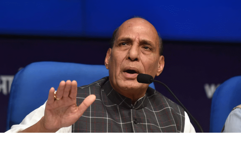 ஜெர்மனி பயணத்திற்கு புறப்படும் ராஜ்நாத் சிங் மற்றும் அதிகாரிகள்