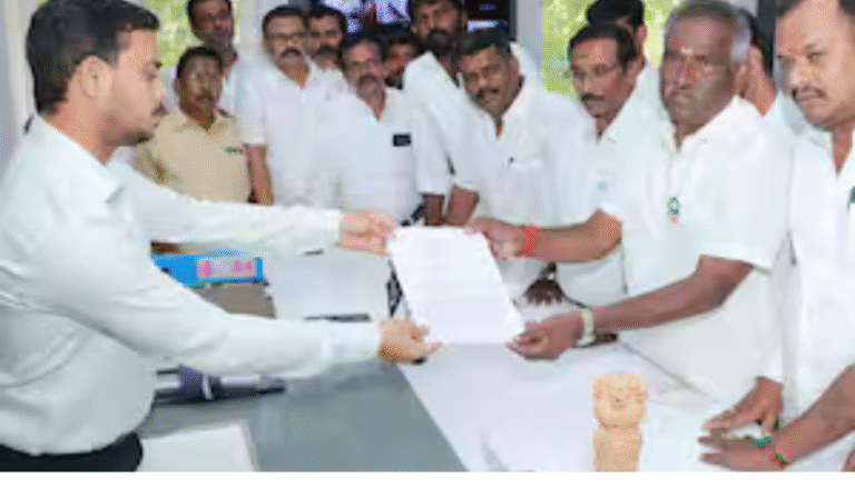 கோவை தெற்கு தேர்தல் பிரசாரம் மற்றும் பணம் பட்டுவாடா குற்றச்சாட்டை குறிக்கும் காட்சி