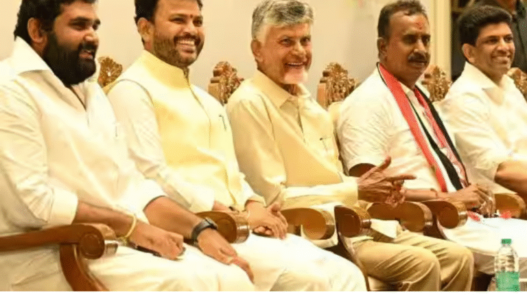 கோவையில் தேர்தல் கூட்டத்தில் உரையாற்றும் சந்திரபாபு நாயுடு மற்றும் அரசியல் தலைவர்கள்