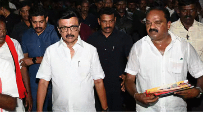 பெரம்பூரில் தேர்தல் பிரசாரத்தில் பேசும் ஸ்டாலின் மற்றும் விஜய் பிரசார காட்சி