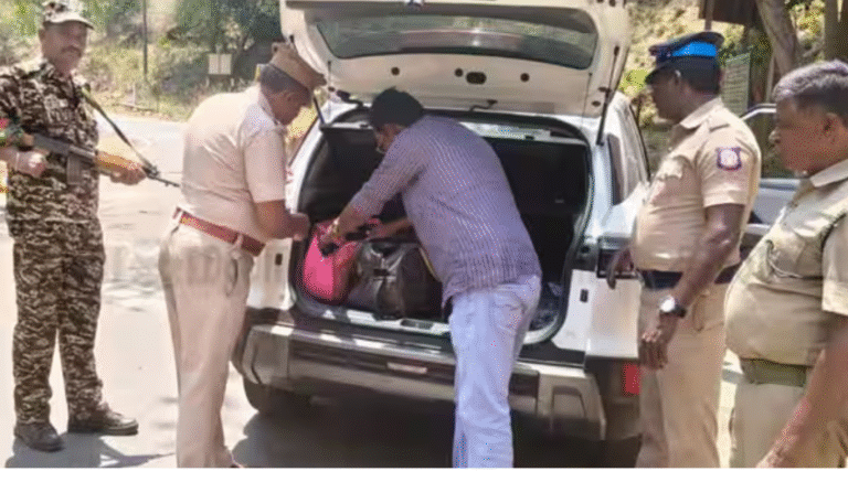 தேர்தல் சோதனையில் பறிமுதல் செய்யப்பட்ட பணம் மற்றும் பொருட்கள் காட்சி