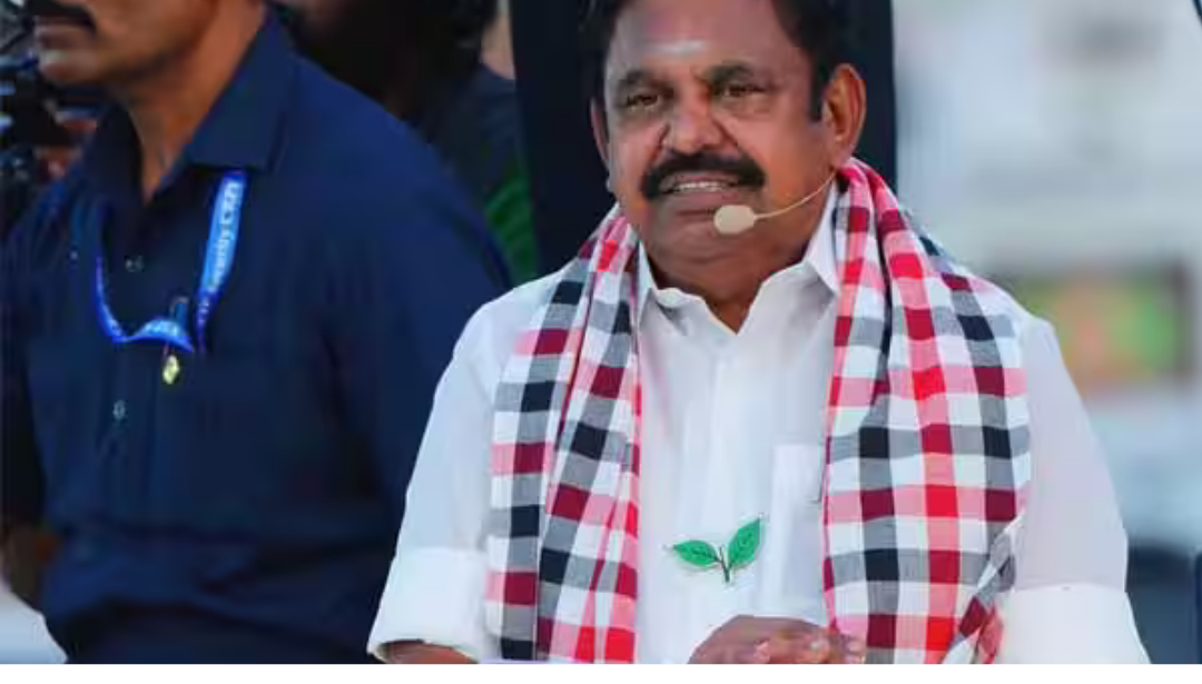 எடப்பாடியில் தேர்தல் பிரசாரத்தில் உரையாற்றும் இபிஎஸ் மற்றும் மக்கள் கூட்டம்