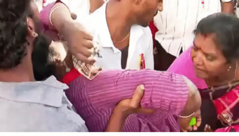 விஜய் பிரசாரக் கூட்டத்தில் மக்கள் கூட்டம் மற்றும் மயங்கியவர்களுக்கு உதவி செய்யும் காட்சி