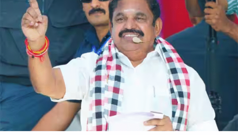 சேலத்தில் தேர்தல் பிரசாரத்தில் பேசும் இபிஎஸ் மற்றும் மக்கள் கூட்டம்