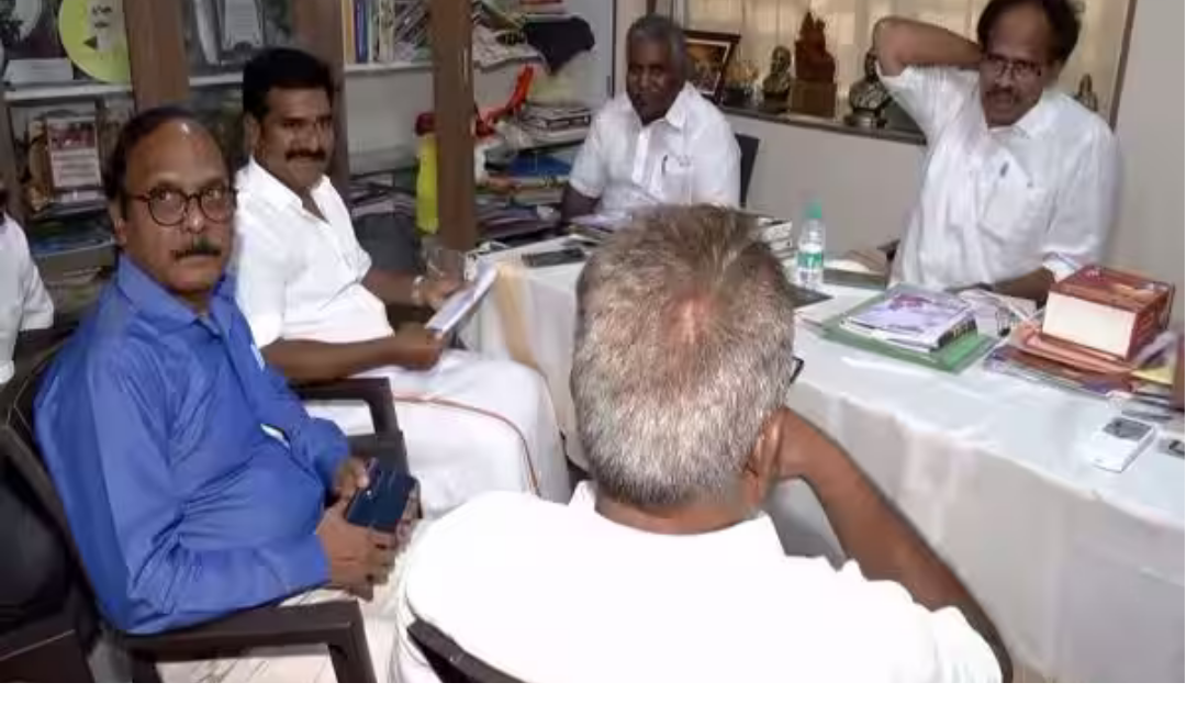 சென்னையில் கம்யூனிஸ்ட் கட்சி தலைவர்களை சந்தித்த த.வெ.க. இணை பொதுச்செயலாளர் நிர்மல்குமார்
