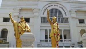 சென்னை ராயப்பேட்டையில் உள்ள அதிமுக தலைமை அலுவலகம் முன்பு குவிக்கப்பட்ட போலீசார்