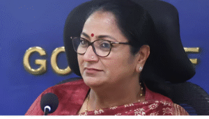 வீட்டிலிருந்து கணினி மூலம் பணிபுரியும் அரசு ஊழியர் மற்றும் தில்லி செயலகம்