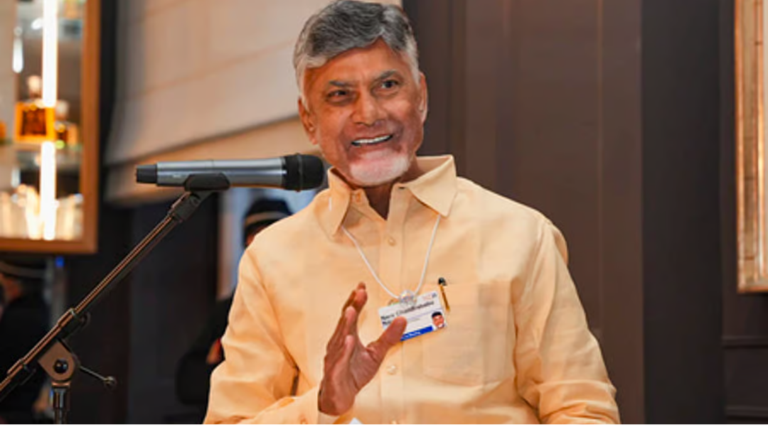 குறைந்த எண்ணிக்கையிலான பாதுகாப்பு வாகனங்களுடன் செல்லும் சந்திரபாபு நாயுடு