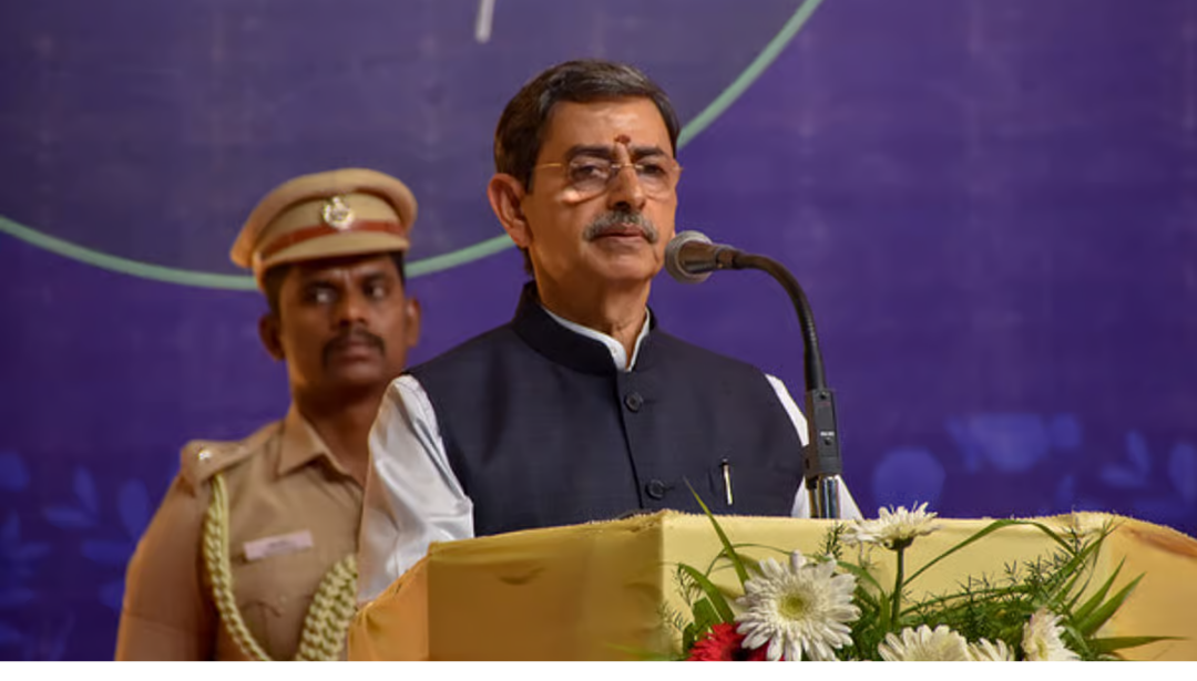 பொதுப் போக்குவரத்தை பயன்படுத்தும் மக்கள் மற்றும் ஆளுநர் ஆர்.என். ரவி