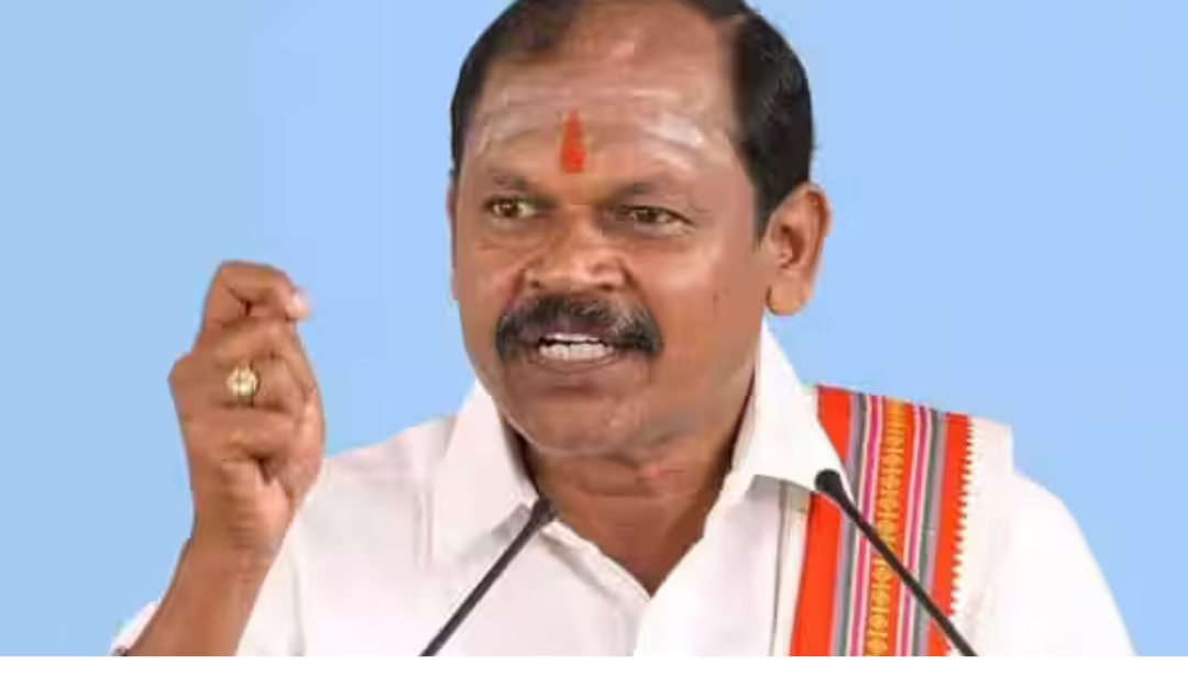 புதுக்கோட்டையில் செய்தியாளர்களிடம் பேசி வரும் இந்து மக்கள் கட்சி தலைவர் அர்ஜுன்சம்பத்
