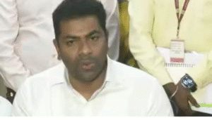 செய்தியாளர்களிடம் பேசி வரும் தமிழக அமைச்சர் ஆதவ்