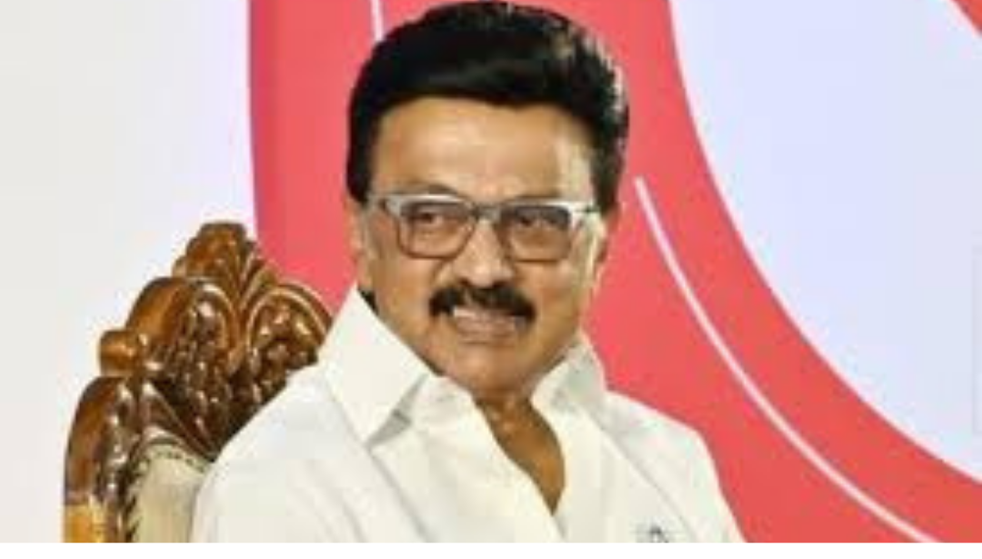திமுக தலைவர் மு.க. ஸ்டாலின் செய்தியாளர்களிடம் பேசும் காட்சி