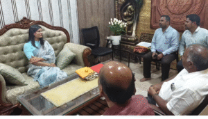 அரசு அதிகாரிகளுடன் ஆலோசனை நடத்திய தவெக எம்எல்ஏ கனிமொழி சந்தோஷ்