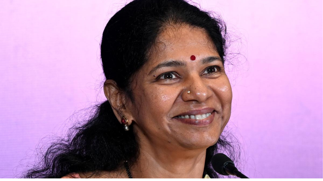 கோவையில் நிகழ்ச்சியில் உரையாற்றும் திமுக துணைப் பொதுச்செயலாளர் கனிமொழி