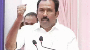 அமைச்சராக பதவியேற்கும் ராஜேஷ்குமார் மற்றும் தமிழக கவர்னர் நிகழ்ச்சியில் பங்கேற்கும் காட்சி