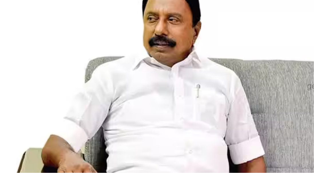 அமைச்சர் செங்கோட்டையன் மற்றும் சர்ச்சைக்குரிய சந்திப்பு தொடர்பான புகைப்படம்