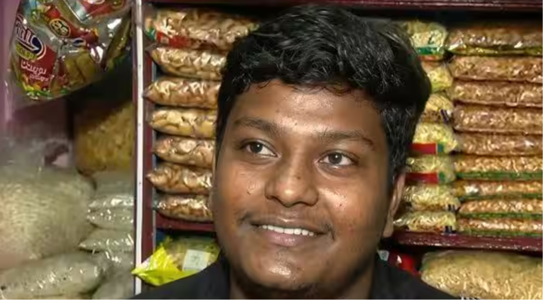 பிரதமர் மோடிக்கு மசாலா பொரி வழங்கிய மேற்கு வங்க கடை உரிமையாளர் விக்ரம் குமார்